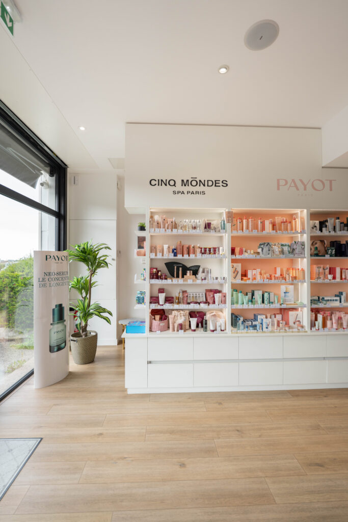 Payot, Cinq Mondes - Gamme dans notre salon à Alès